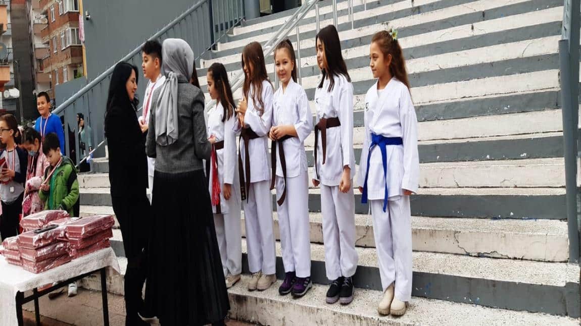 03 Ocak 2024 Giresun'da Yapılan İlkokullar Arası Minikler Karate Şampiyonasında Okuluz Öğrencileri 1 gümüş, 4 bronz, 2 Mansiyon Madalyesi Aldılar